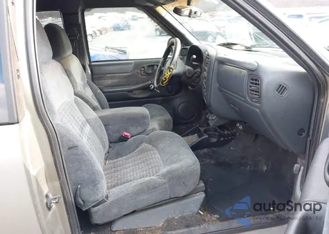 1999 Chevrolet S-10 Ls from USA, damaged, VIN 1GCDT19W6X8201421